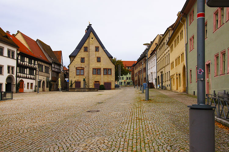 Marktplatz mit historischem Rathaus Sangerhausen Marktplatz mit historischem Rathaus Sangerhausen